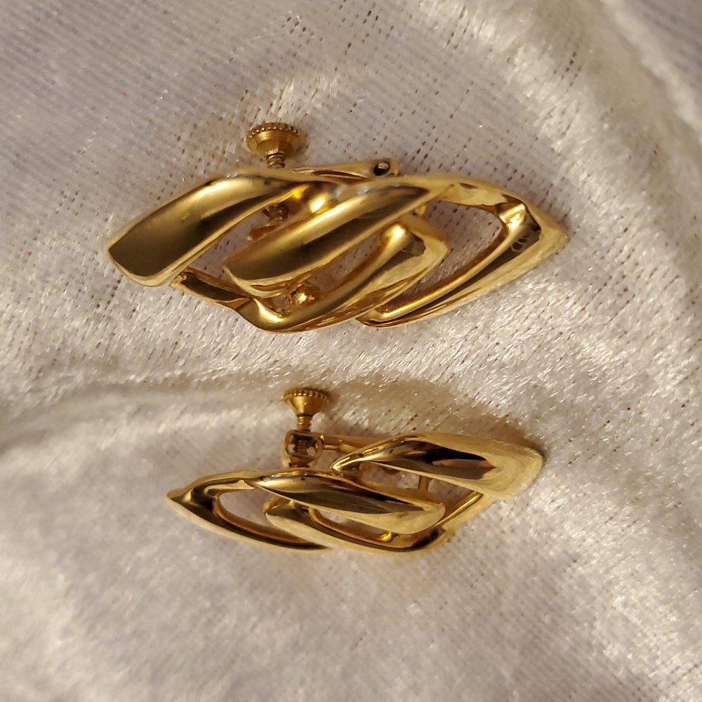 VINTAGE Signed NAPIER GOLD TONE CLIP ON Screw Back EARRINGS - Picture 2 of 6
